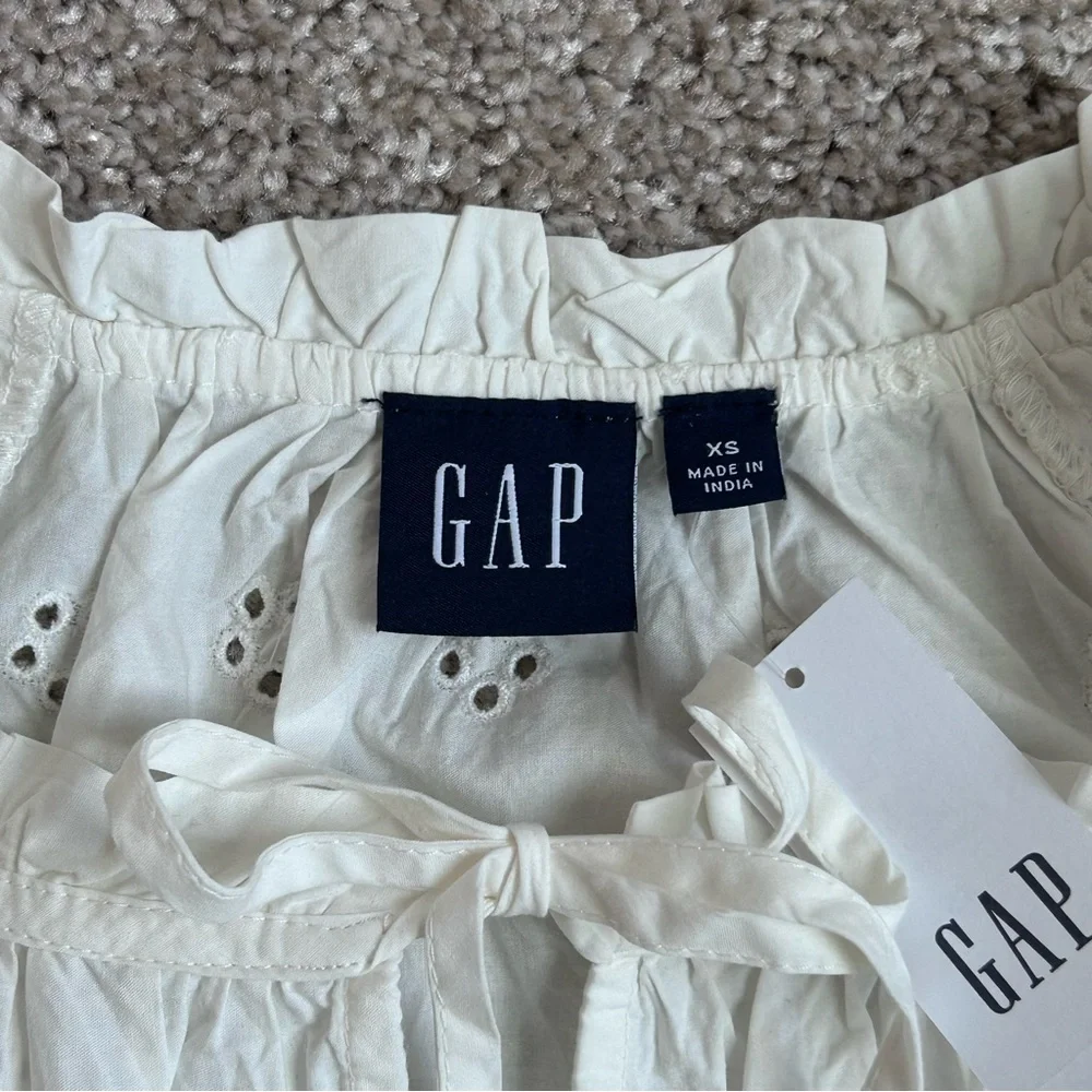 NWT Gap Women’s White Eyelet Flutter Sleeve Boho Blouse Size Extra Small - Picture 5 of 10